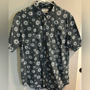 Great condition men’s Billabong patterned button up size L